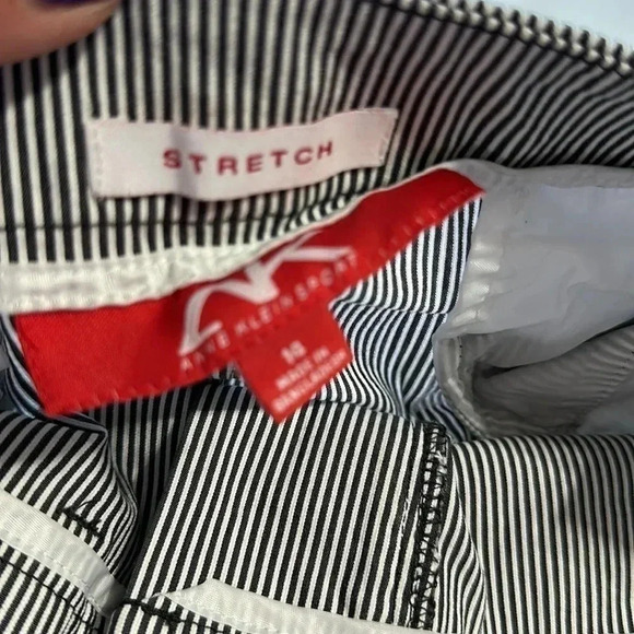 Anne Klein Sport pin striped shorts size 14 black white - Picture 3 of 4